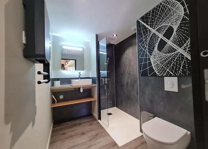 Renove Avec Mezzanine, Cour Privative Et Parking A - Fr-1-426-479 Rochetrejoux